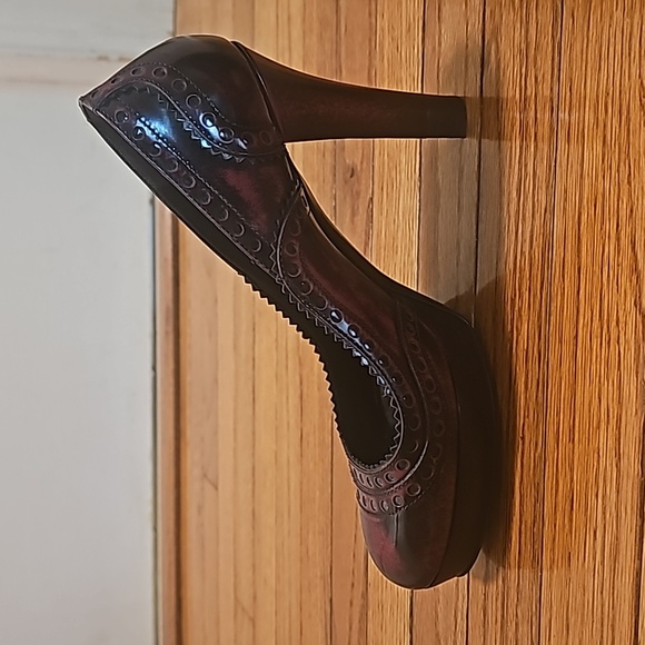 Gucci Two Tone Brogue Leather Platform Pumps 38.5 - Picture 10 of 16